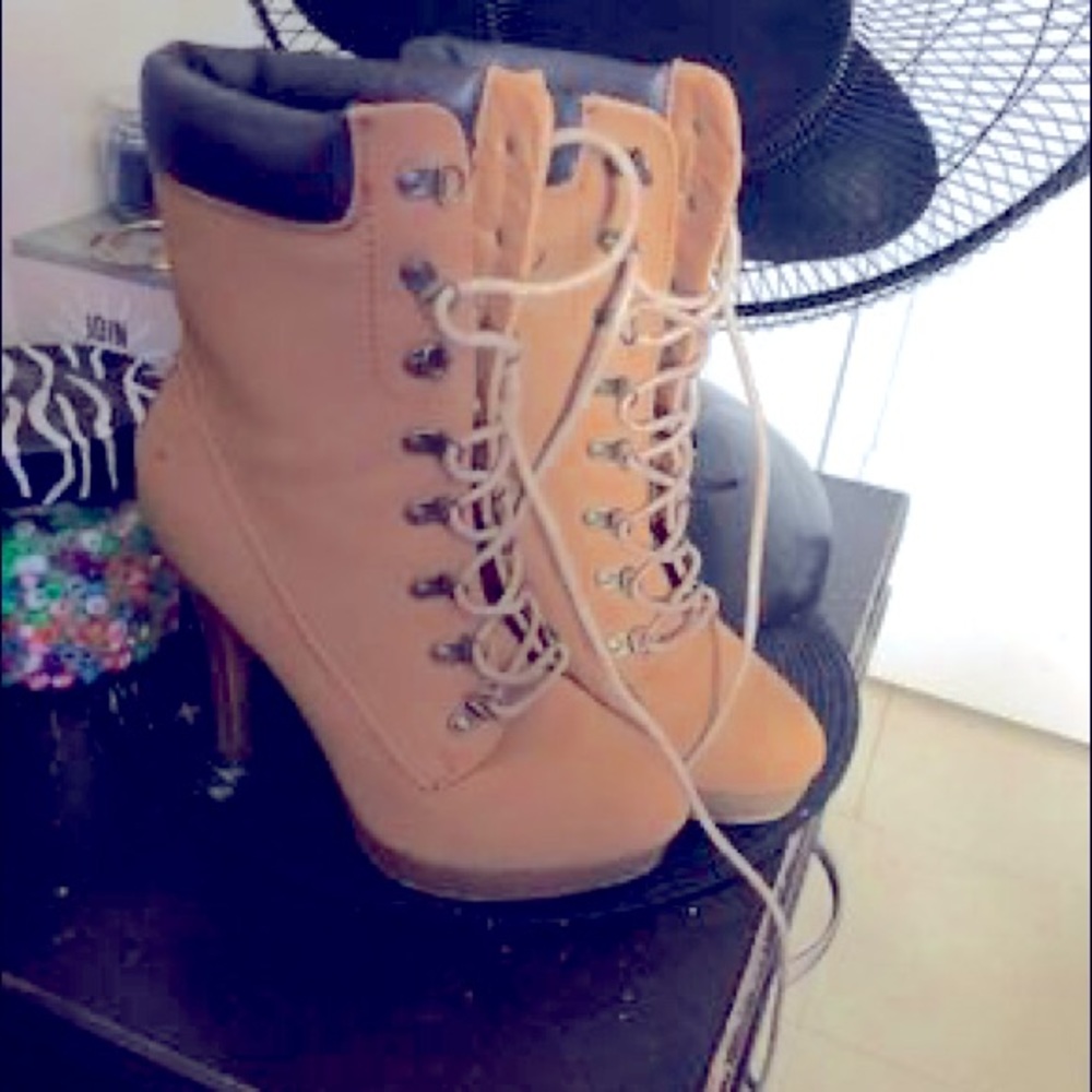 Tan heeled booties like new Size 7.5